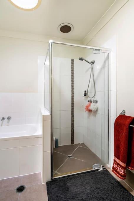 Room With Separate Bath In Shared Homestay Redcliffe Exteriér fotografie