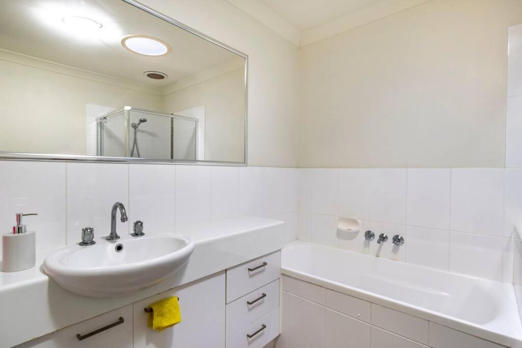 Room With Separate Bath In Shared Homestay Redcliffe Exteriér fotografie