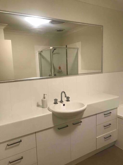 Room With Separate Bath In Shared Homestay Redcliffe Exteriér fotografie
