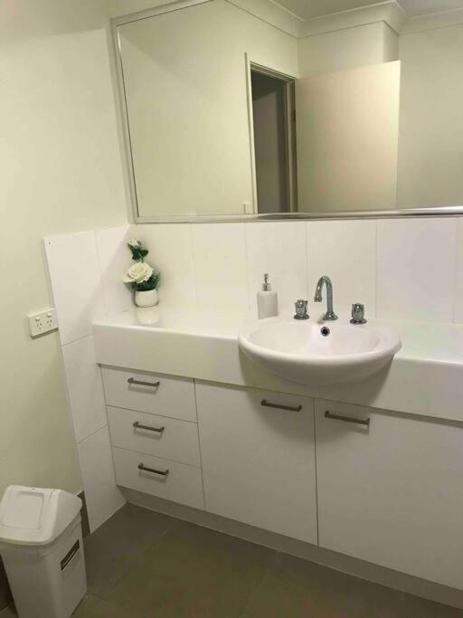 Room With Separate Bath In Shared Homestay Redcliffe Exteriér fotografie