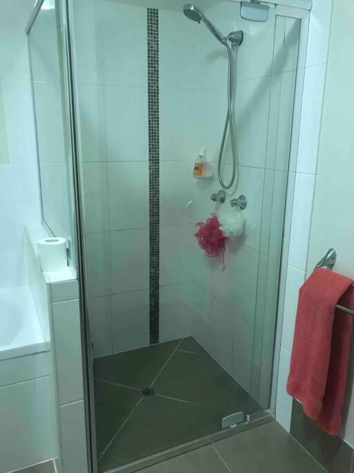 Room With Separate Bath In Shared Homestay Redcliffe Exteriér fotografie